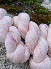 Last inn bildet i Galleri-visningsprogrammet, Pride and Prejudice - Cashmere Lace
