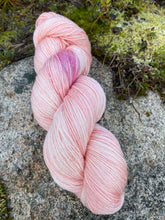 Last inn bildet i Galleri-visningsprogrammet, Spring in the Garden - Tynn Silkeull
