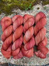 Last inn bildet i Galleri-visningsprogrammet, Autumn Red - Yakgarn Lace

