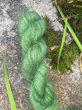 Last inn bildet i Galleri-visningsprogrammet, Mosegran - Silkmohair

