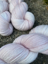 Last inn bildet i Galleri-visningsprogrammet, Hyacinth - Cashmere Lace
