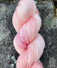 Last inn bildet i Galleri-visningsprogrammet, Spring in the Garden - Tynn Silkeull
