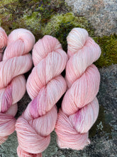 Last inn bildet i Galleri-visningsprogrammet, Spring in the Garden - Tynn Silkeull
