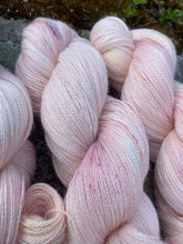 Last inn bildet i Galleri-visningsprogrammet, Pride and Prejudice - Cashmere Lace

