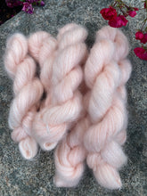 Last inn bildet i Galleri-visningsprogrammet, To Be Shy - Silkmohair
