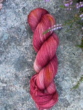 Last inn bildet i Galleri-visningsprogrammet, Summer Red - Yakgarn Lace
