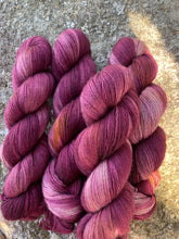 Last inn bildet i Galleri-visningsprogrammet, Merlot - Yakgarn Lace
