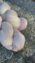 Last inn og spill av video i Gallerivisningen, Lykke - Cashmere lace
